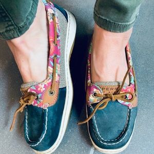 SOLD SPERRY floral sliders 7.5/8